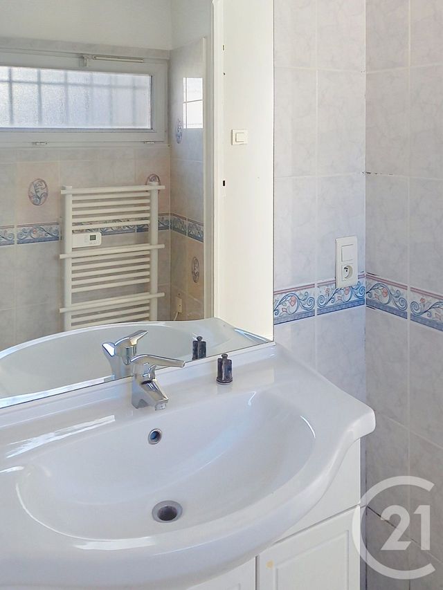 Appartement T2 à louer - 2 pièces - 41.52 m2 - AVIGNON - 84 - PROVENCE-ALPES-COTE-D-AZUR - Century 21 Saint Marc Immobilier