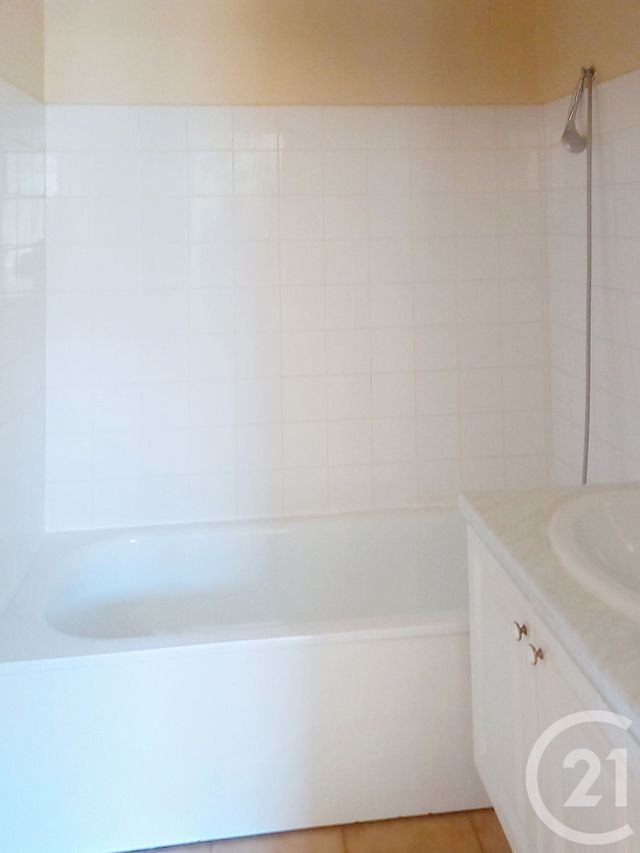 Appartement F2 à louer - 2 pièces - 50.0 m2 - VILLENEUVE LES AVIGNON - 30 - LANGUEDOC-ROUSSILLON - Century 21 Saint Marc Immobilier