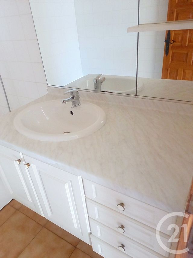 Appartement F2 à louer - 2 pièces - 50.0 m2 - VILLENEUVE LES AVIGNON - 30 - LANGUEDOC-ROUSSILLON - Century 21 Saint Marc Immobilier