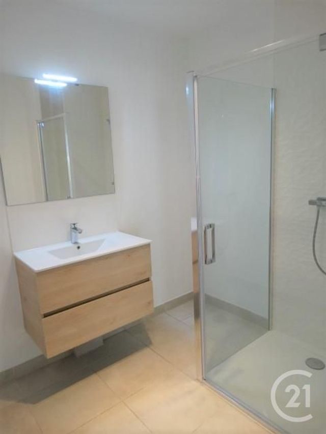 Appartement F2 à louer - 2 pièces - 42.5 m2 - VILLENEUVE LES AVIGNON - 30 - LANGUEDOC-ROUSSILLON - Century 21 Saint Marc Immobilier