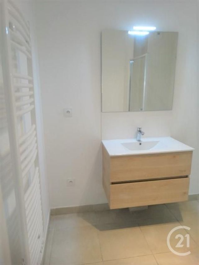 Appartement F2 à louer - 2 pièces - 42.5 m2 - VILLENEUVE LES AVIGNON - 30 - LANGUEDOC-ROUSSILLON - Century 21 Saint Marc Immobilier