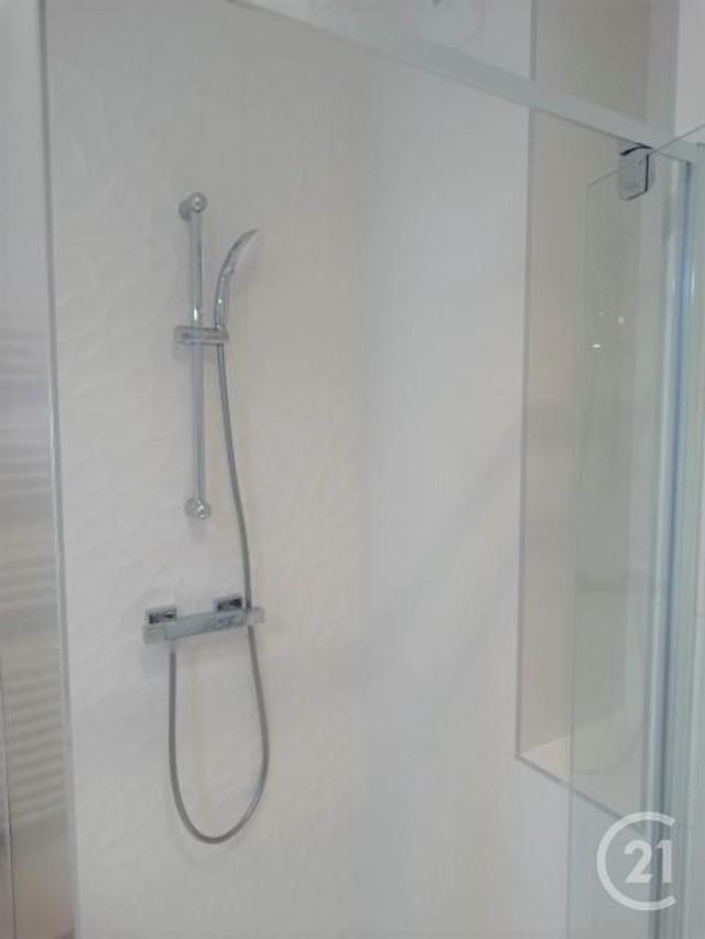 Appartement F2 à louer - 2 pièces - 42.5 m2 - VILLENEUVE LES AVIGNON - 30 - LANGUEDOC-ROUSSILLON - Century 21 Saint Marc Immobilier