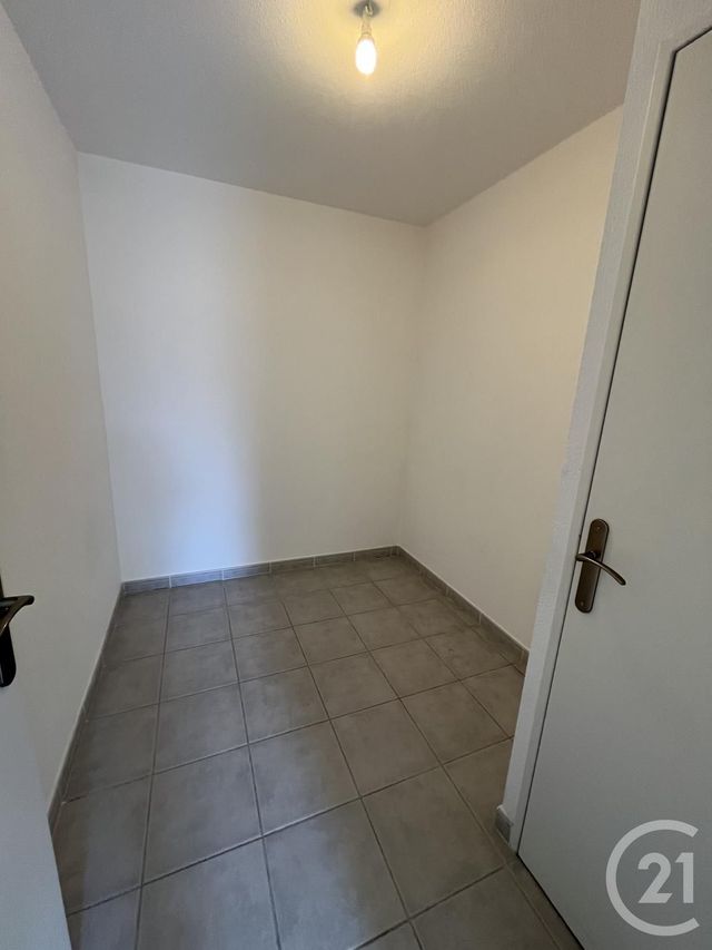 Appartement F4 à louer - 4 pièces - 96.0 m2 - CHATEAURENARD - 13 - PROVENCE-ALPES-COTE-D-AZUR - Century 21 Saint Marc Immobilier
