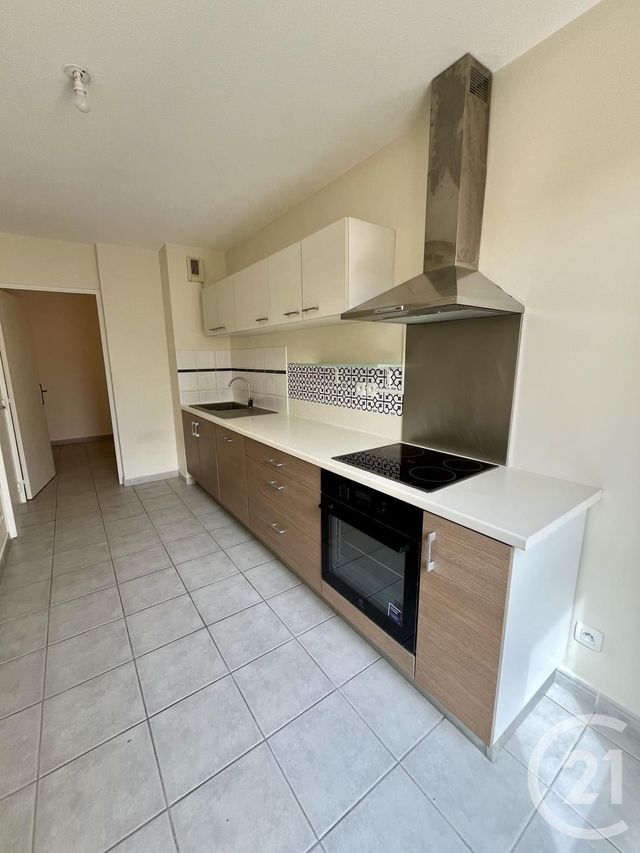 Appartement F4 à louer - 4 pièces - 96.0 m2 - CHATEAURENARD - 13 - PROVENCE-ALPES-COTE-D-AZUR - Century 21 Saint Marc Immobilier