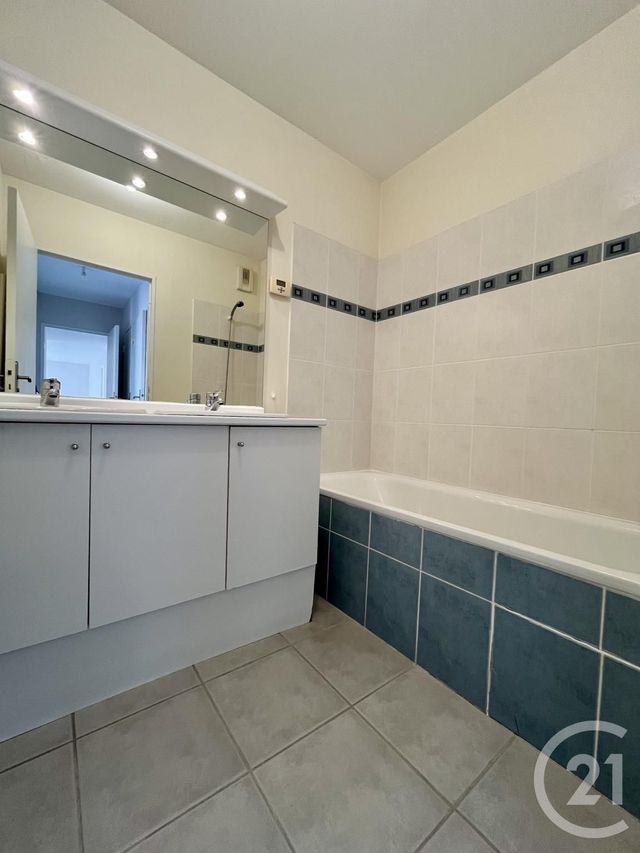 Appartement F4 à louer - 4 pièces - 96.0 m2 - CHATEAURENARD - 13 - PROVENCE-ALPES-COTE-D-AZUR - Century 21 Saint Marc Immobilier